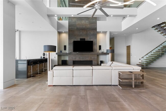 Building Photo - 5 Rockstream Dr