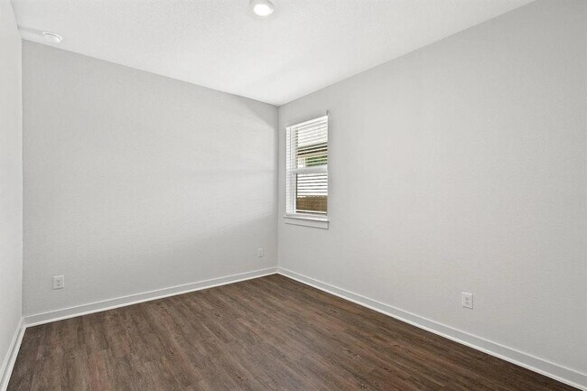 Building Photo - 1012 Paddock Ln
