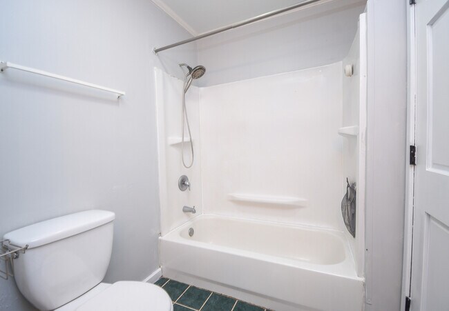 Building Photo - 1107 Hilltop Blvd