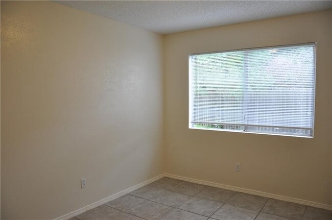 Building Photo - 1006 Canterfield Ln