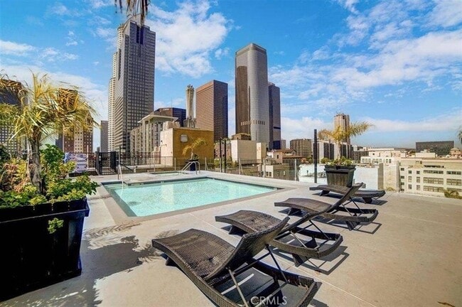 Building Photo - 312 W 5th St