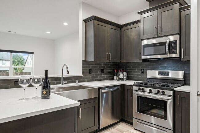 Building Photo - 18006 NE 47th Ave