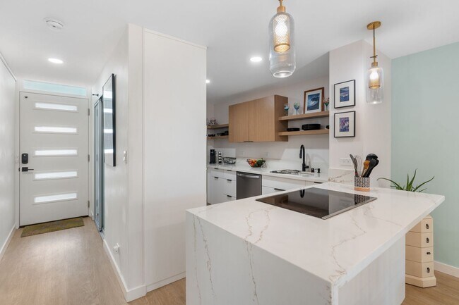 Building Photo - Waikiki Beach Gem- Fully Furnished 2BR/2BA...