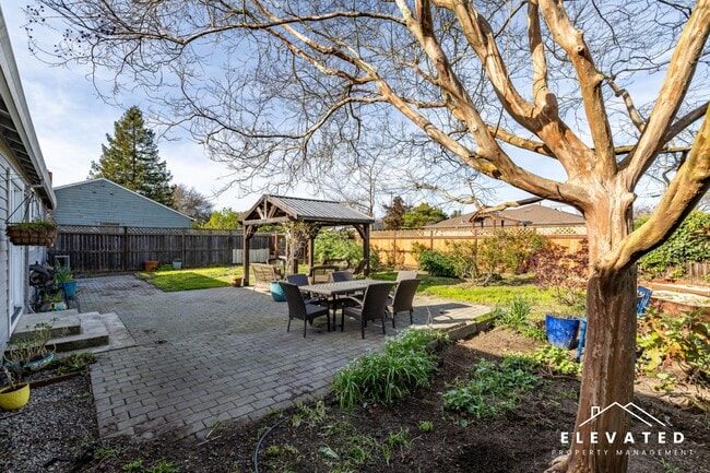 Building Photo - 45 Payran St