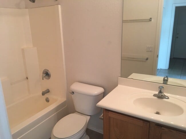 Building Photo - Phoenix 4 Bed & 2 Bath Single Story Split Floorplan