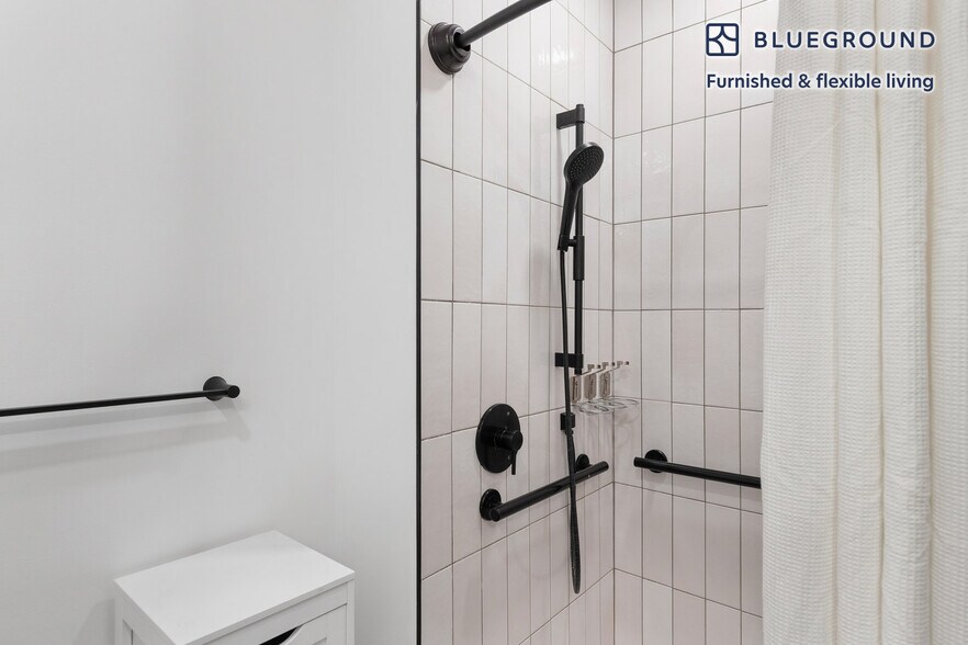 Building Photo - 61 W Erie St