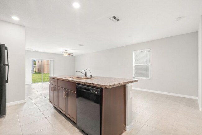 Building Photo - LIKE NEW 5 Bedroom Home for RENT in Touchstone