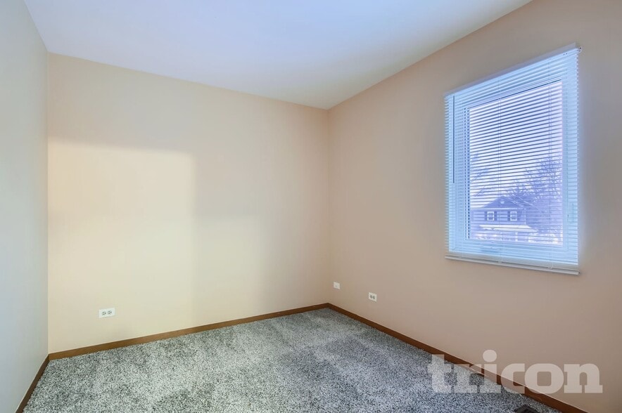 Building Photo - 1331 Fairfield Ct