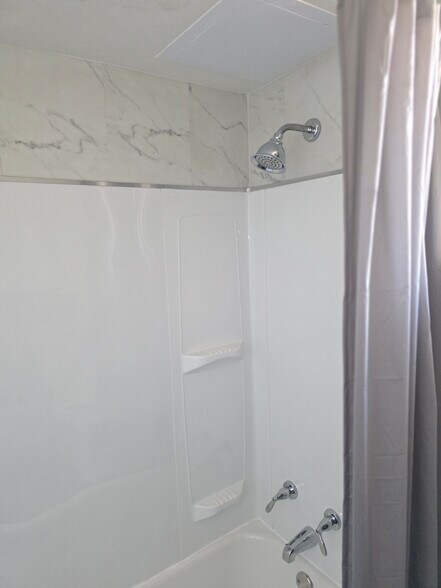 Bathroom - 5421 Bermuda Dr
