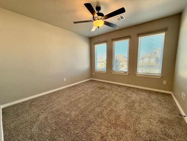 Building Photo - Gorgeous Newer Build! 3 Bed 2 Bath in Deer Creek Schools