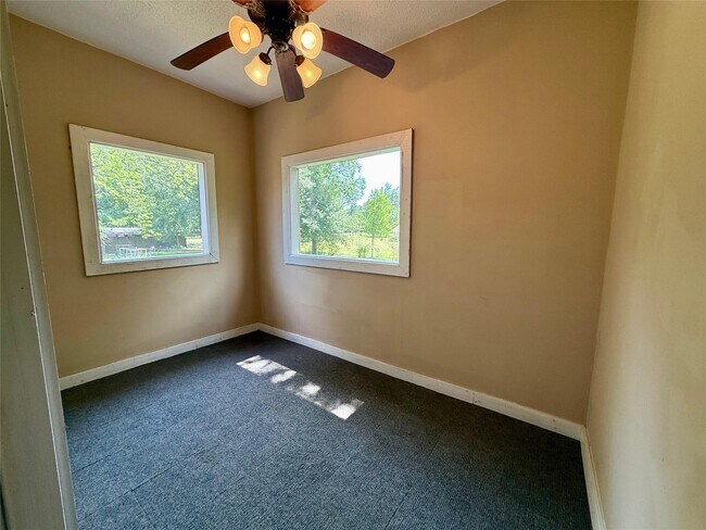 Building Photo - 17903 Strack Dr