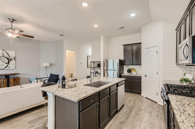 Building Photo - 5867 San Savino Dr