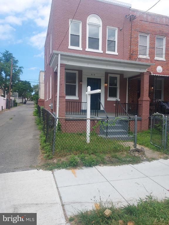 Building Photo - 619 Sheridan St NW