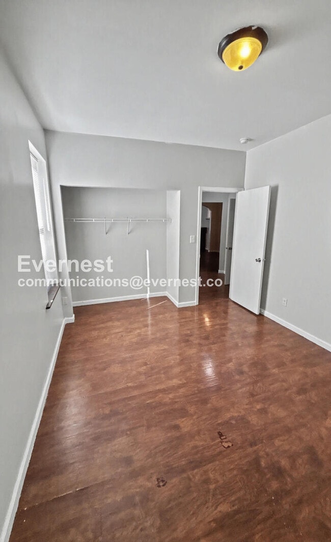 Building Photo - 3 Bed, 1 Bath Home with Fenced Yard / Available Soon!