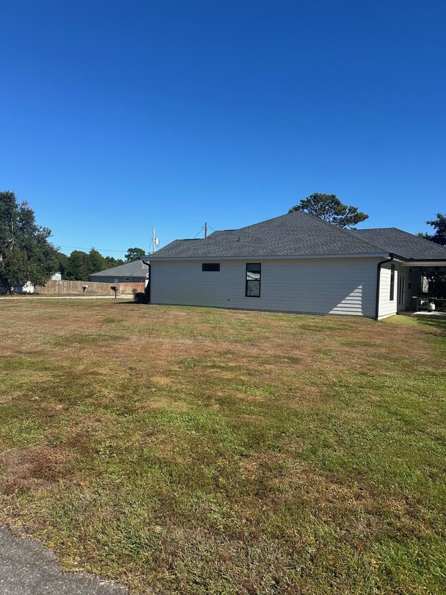 Building Photo - 4819 Whitewood Rd