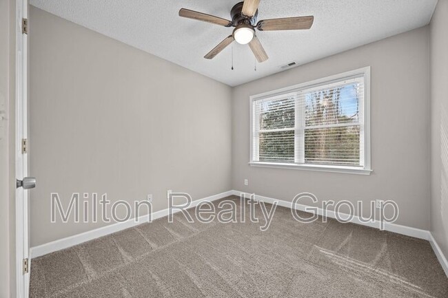 Building Photo - 107 Laura Ln