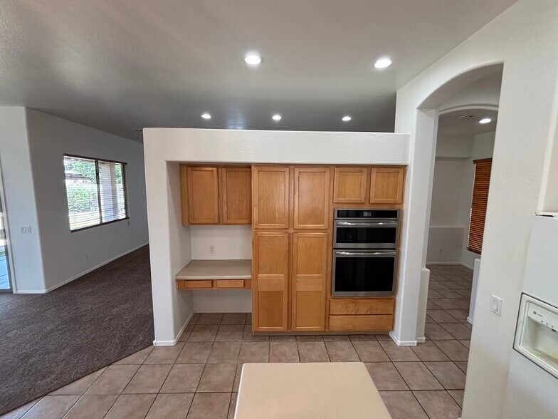 Building Photo - 2120 E Flintlock Way
