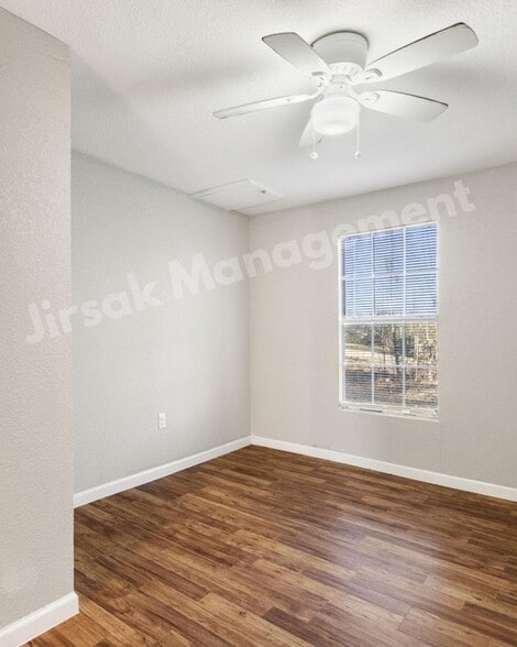 Building Photo - 202 S Dunbar Ln