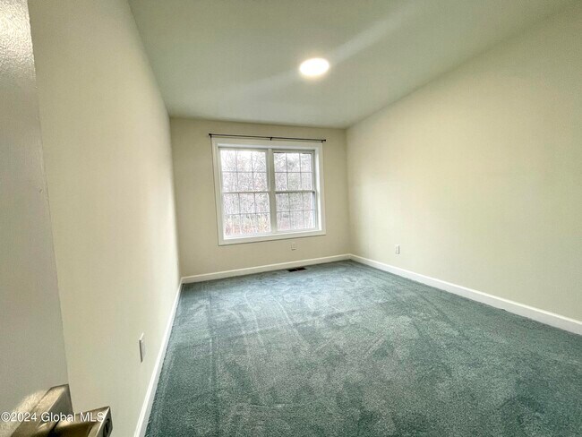 Building Photo - 9 B Poplar Dr