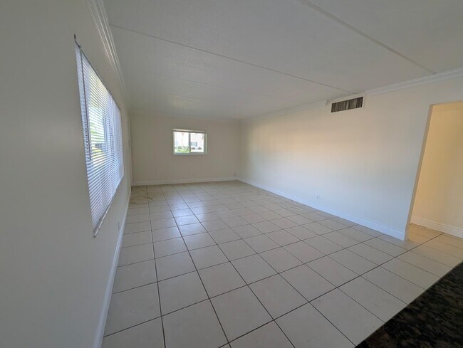 Building Photo - 817 Lighthouse Dr