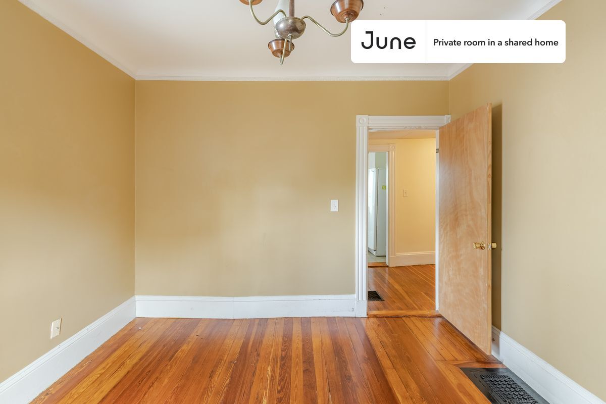 Building Photo - Room in Shared 4 bed/1 bath home