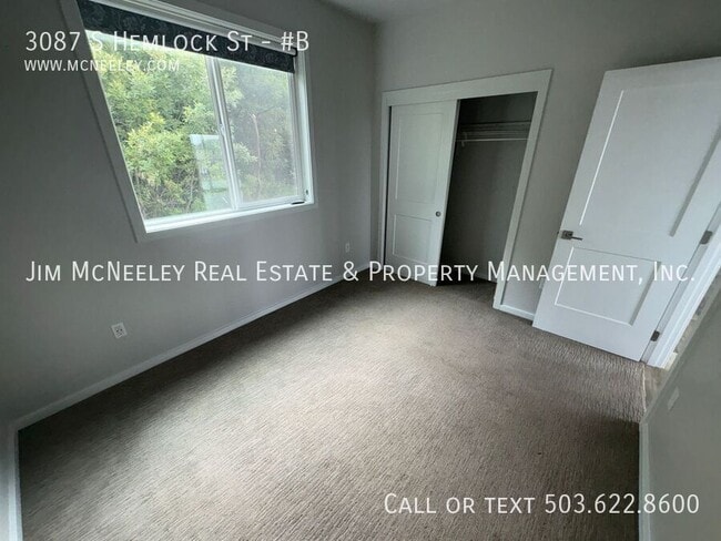 Building Photo - 3087 S Hemlock St