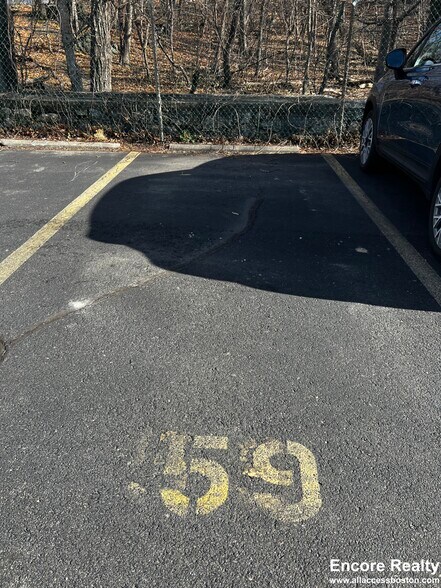 Building Photo - 92 Gordon St