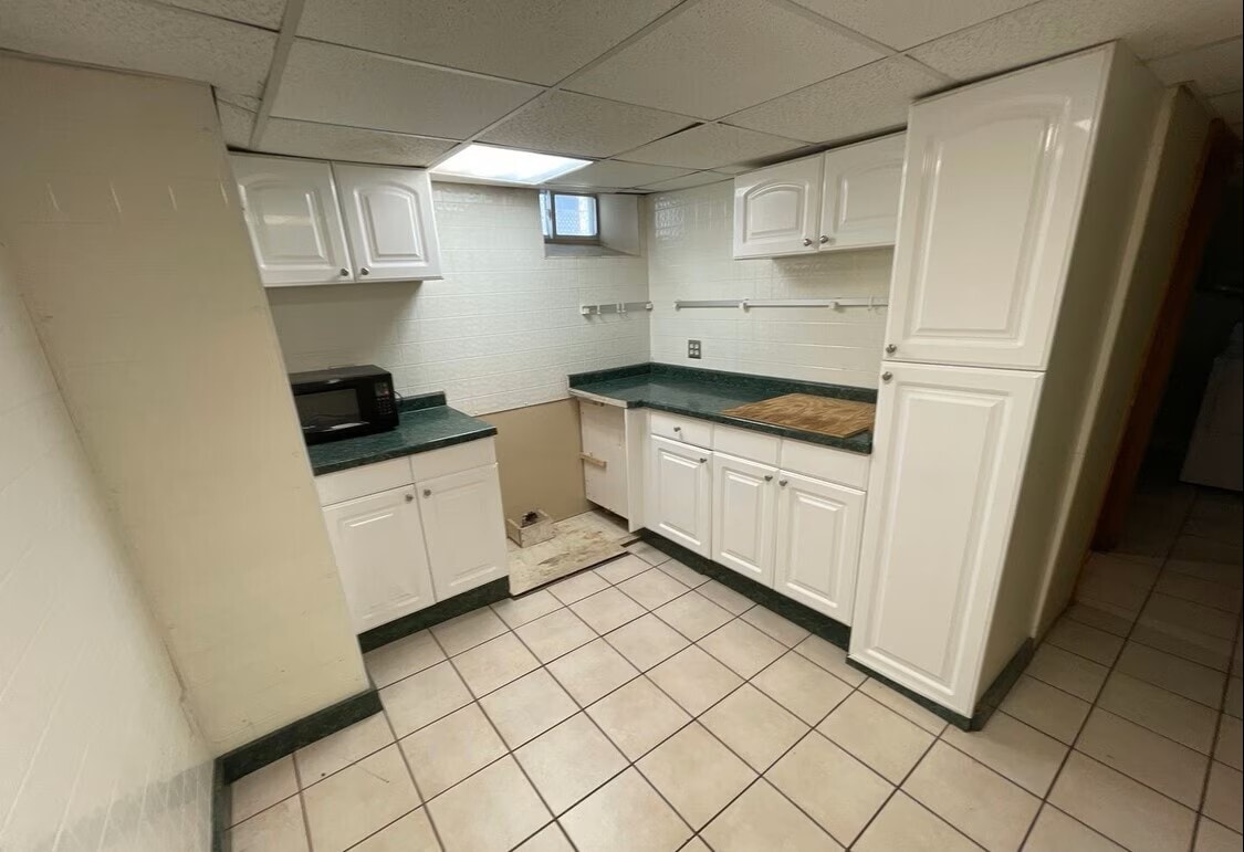 Building Photo - 1121 7th St SE