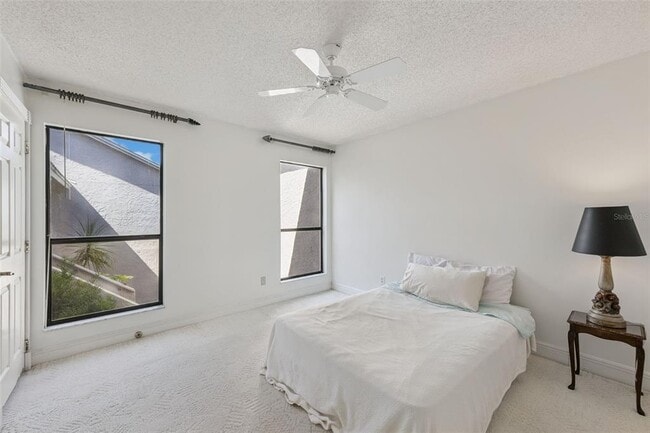 Building Photo - 300 N Shadowbay Blvd