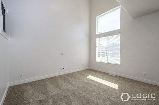 Building Photo - Beautiful Townhome in Lehi UT