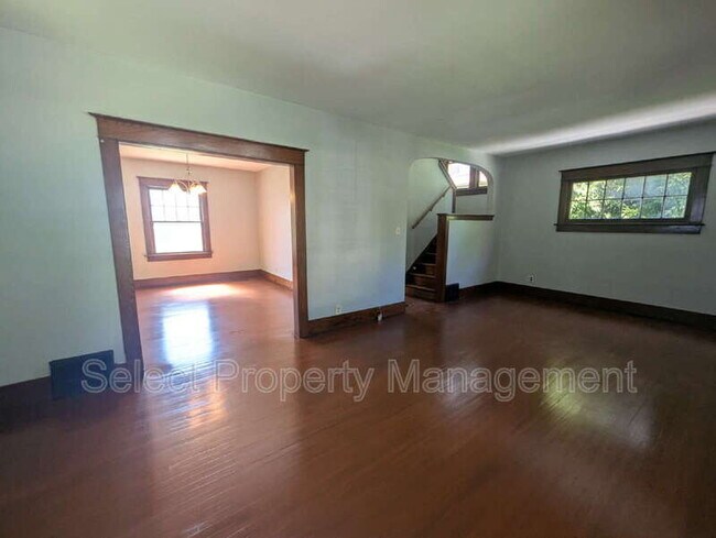 Building Photo - 2526 Hoagland Ave