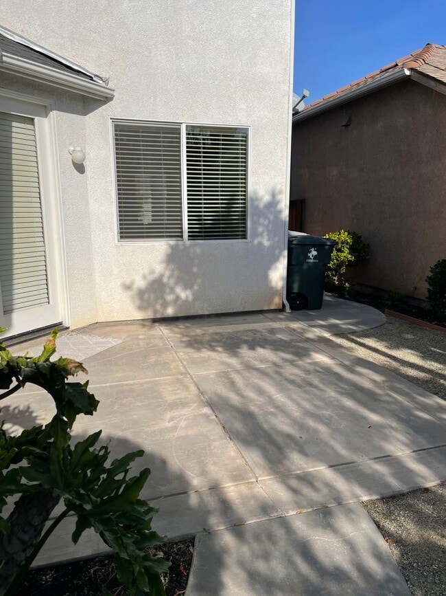 Building Photo - 714 W Riviera Ln