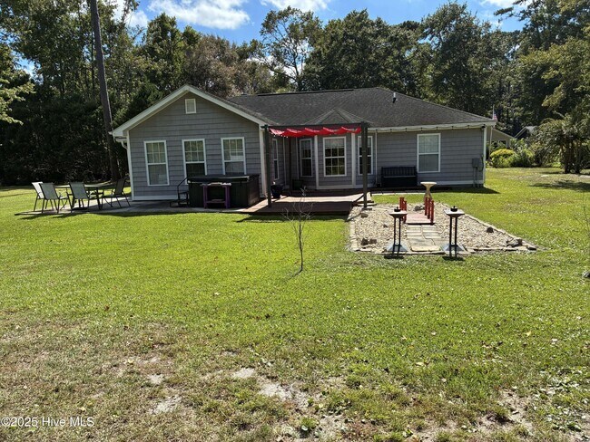 Building Photo - 17 Calabash Dr