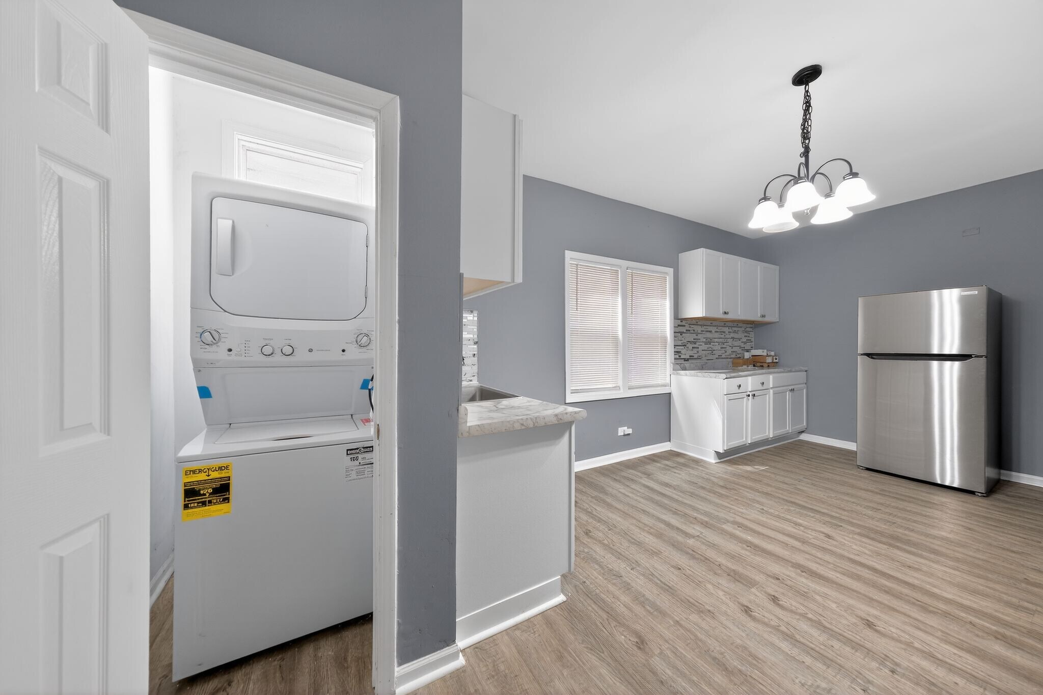 Building Photo - 8428 S Escanaba Ave