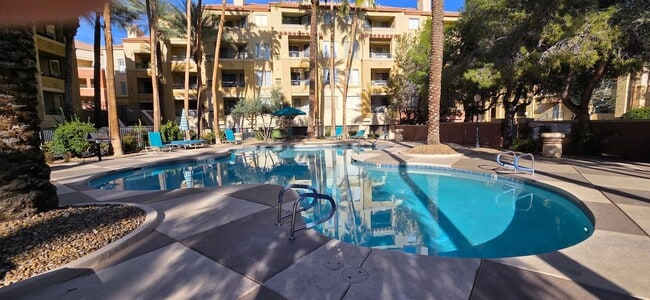 Building Photo - Short or long term available! Beautifl furnished 1 bedroom located in the heart of the strip!