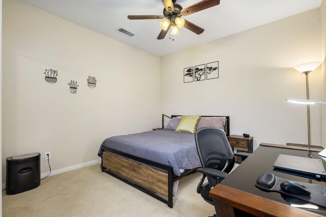 Building Photo - 60661 Juniper Ln