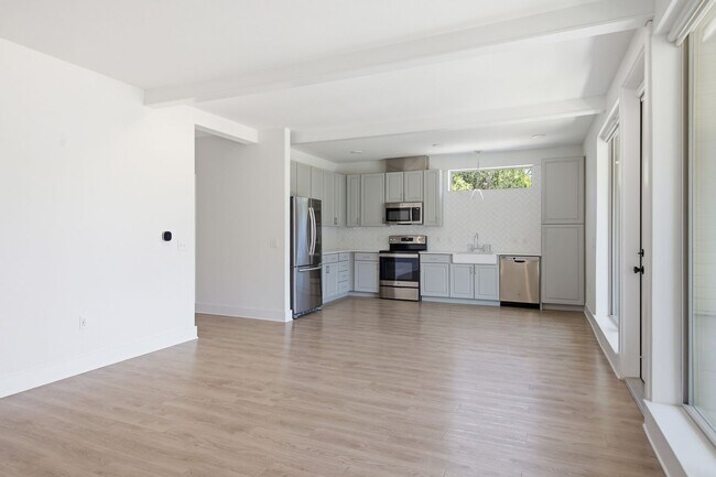 Building Photo - 4704 Sunset Trail