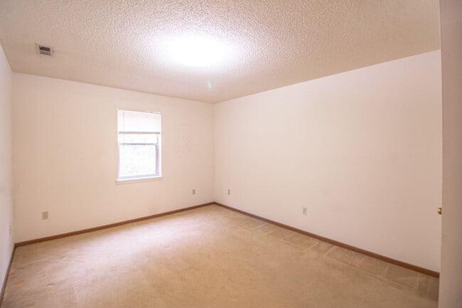 Building Photo - Upscale Duplex 2BD/2BA Cul-de-sac