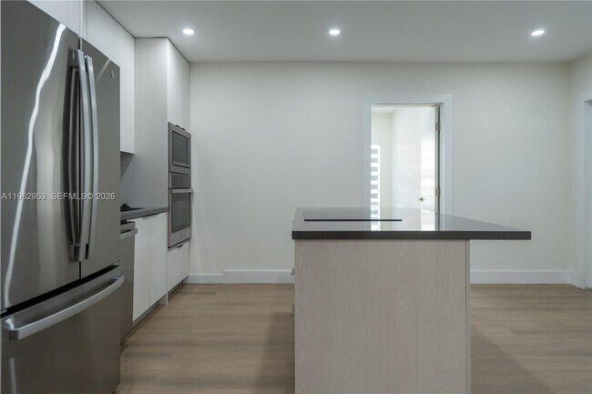 Building Photo - 1615 NE 9th St