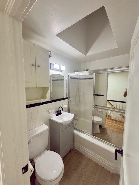 Building Photo - 352 S 25th St