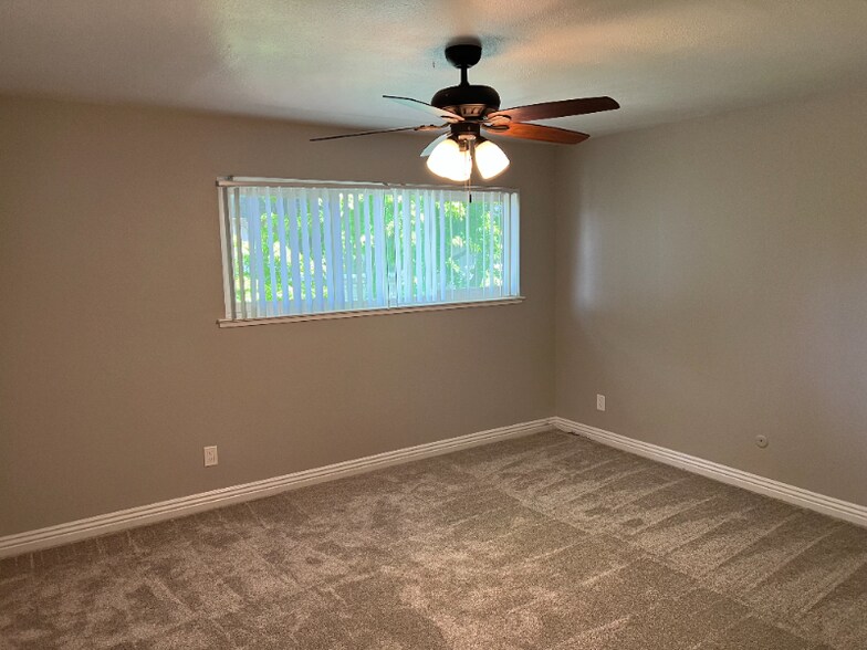 Building Photo - 6140 Gloria Dr