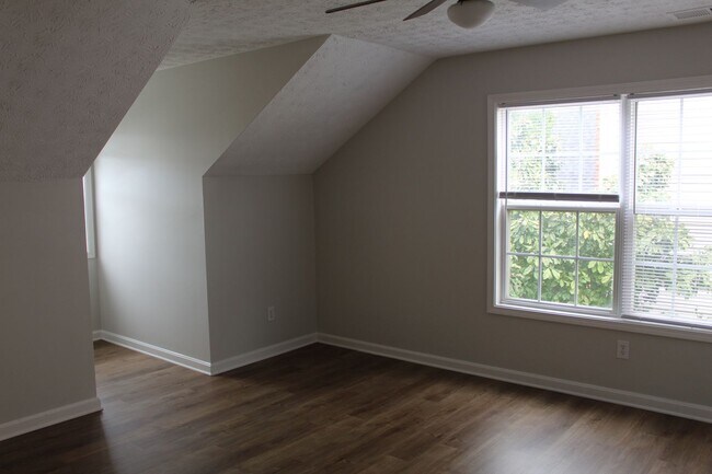 Building Photo - Beautifully Renovated Home in Worthington ...