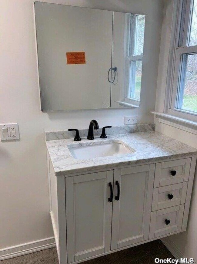 Building Photo - 509 E Broadway