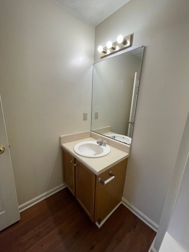 Building Photo - 13 Woodcreek Way SW