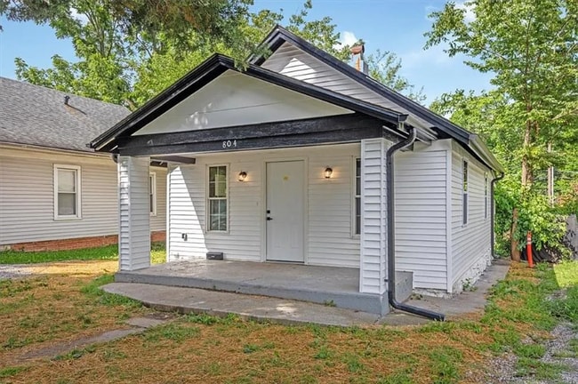 Building Photo - 804 S Cedar Ave