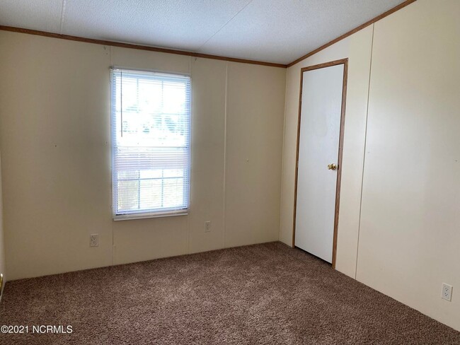 Building Photo - Welcome to Aberdeen Acres!