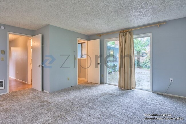 Building Photo - 3300 NE Robin Ct
