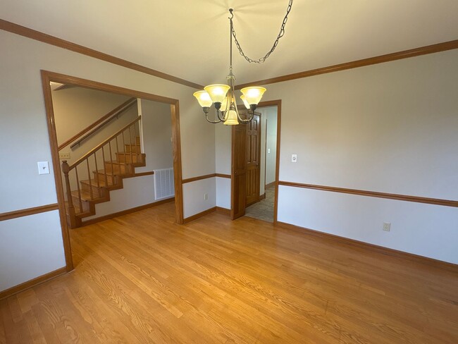 Building Photo - Charming Home Near Lakewood Golf & Country Club in Tullahoma...