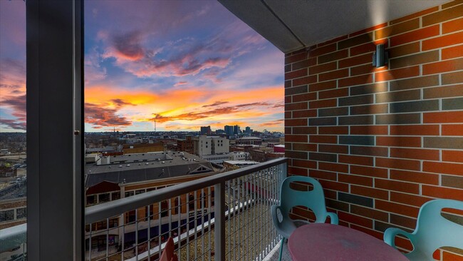 Building Photo - 3,400 SQFT CONDO IN DOWNTOWN CHAMPAIGN W/ ...