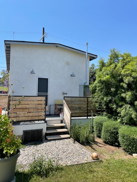 Back Porch / Shared Yard - 4540 Huntington Dr N
